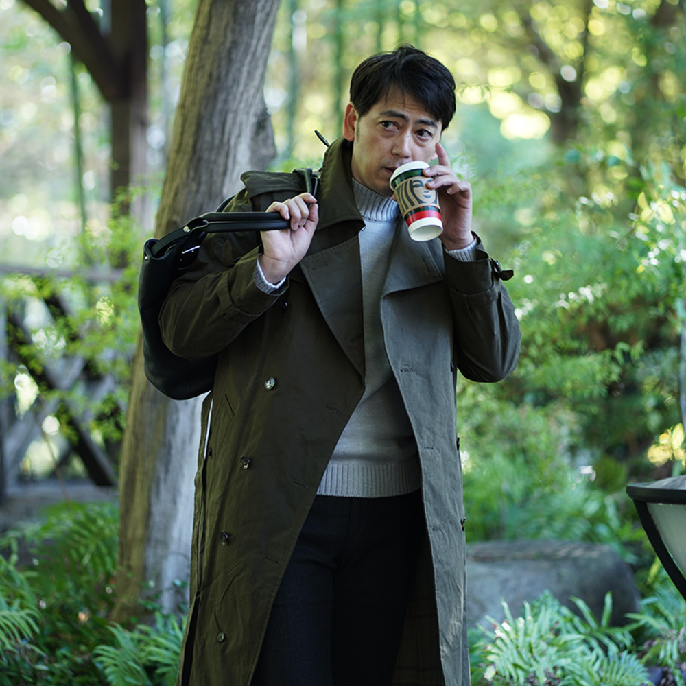 スポーツウェアで体を動かしている風景