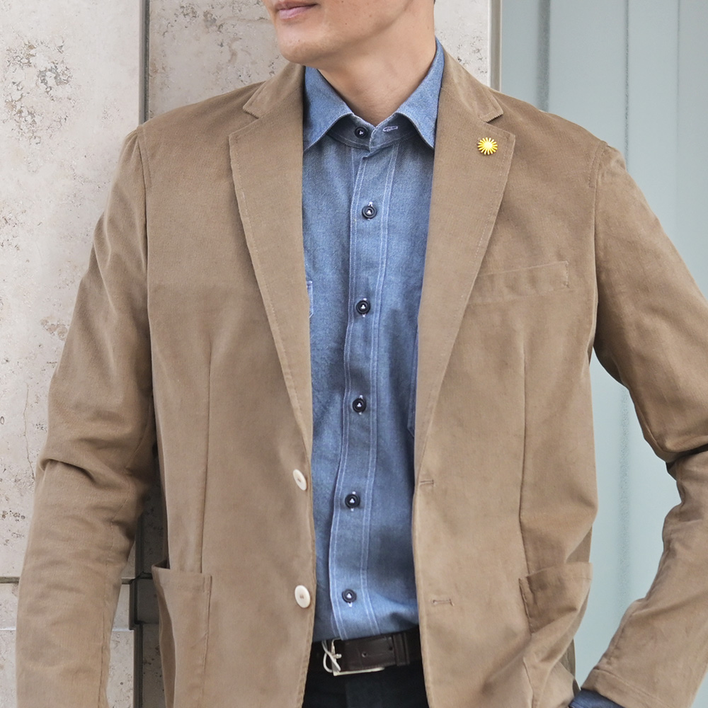 ジャンネット（Giannetto）CORALLO 細畝コーデュロイ生地 シャツジャケット　モデル着用上半身アップ画像