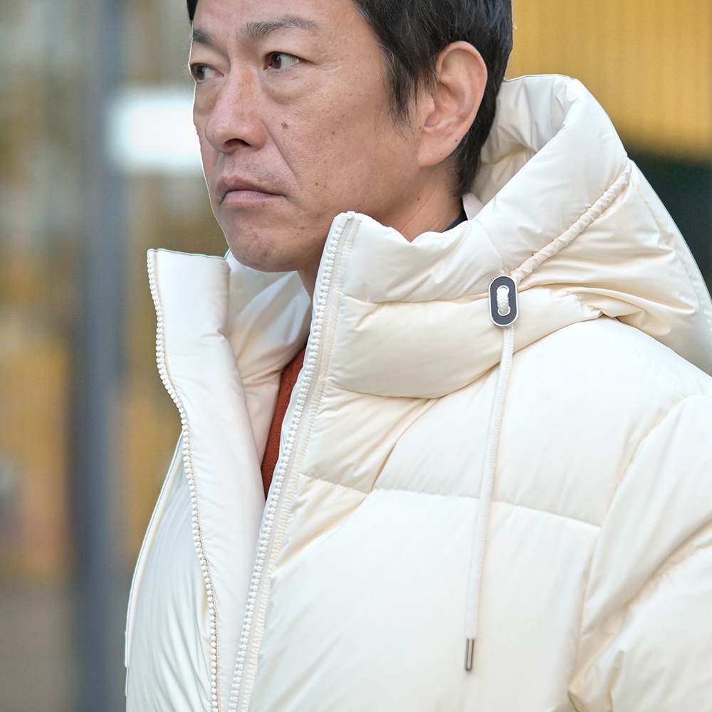 ACATE（アカテ）マットナイロンダウン　袖部分のロゴアップ画像