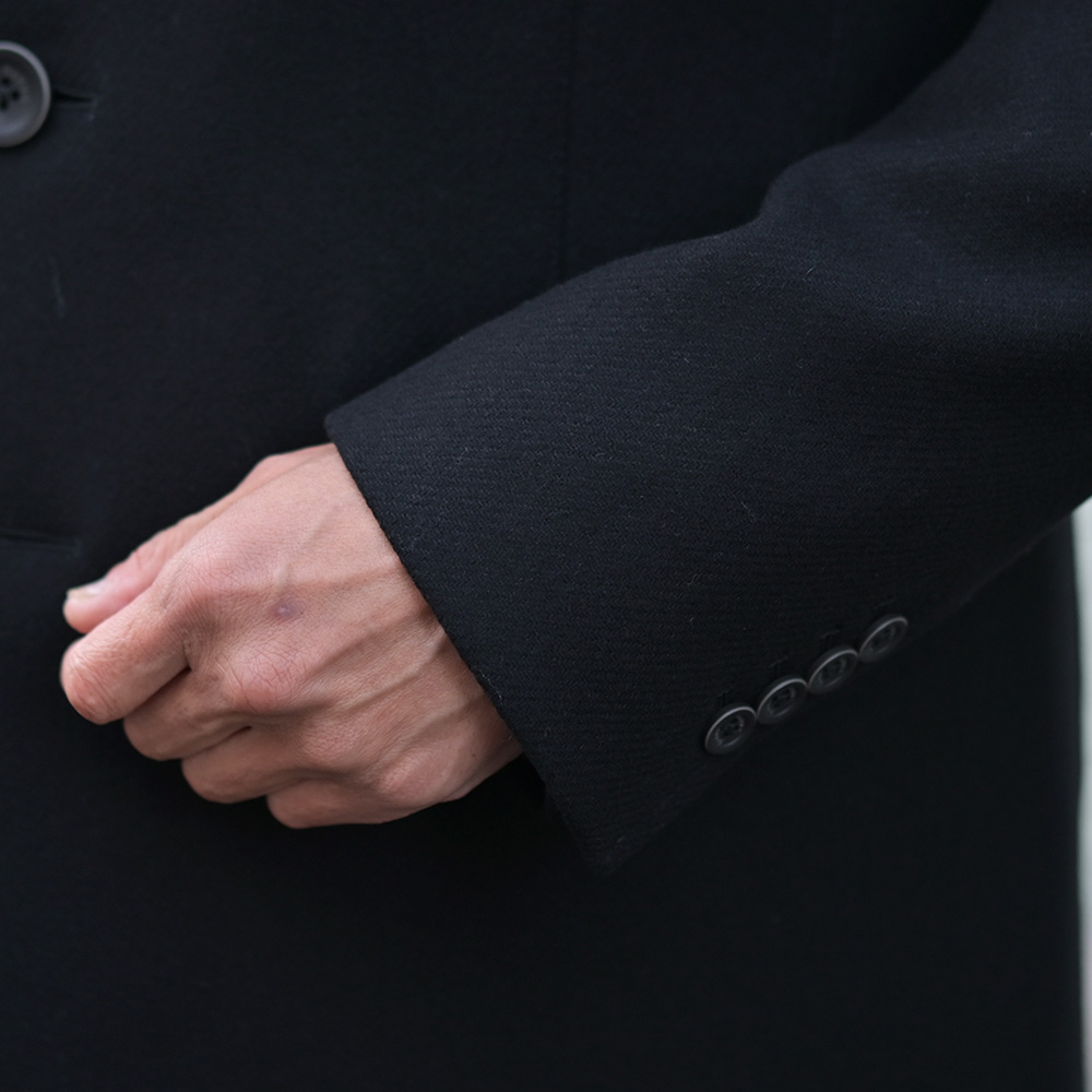 ヘルノ（HERNO）メルトンウール チェスターコート　袖のクローズアップ画像