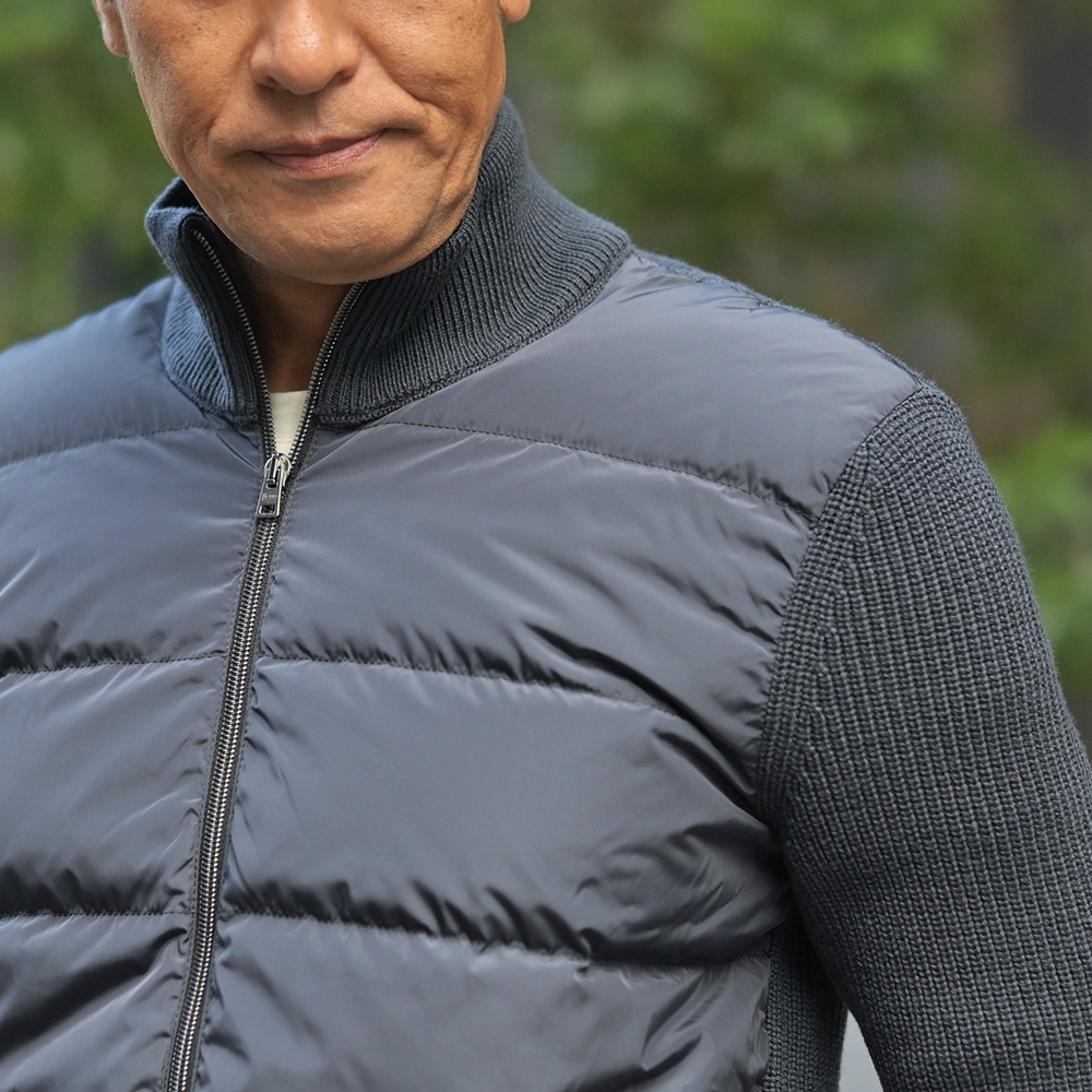 ヘルノ（HERNO）フィッシャーマンリブ切り替え ハイブリッドダウン　素材切り替え部分のクローズアップ画像