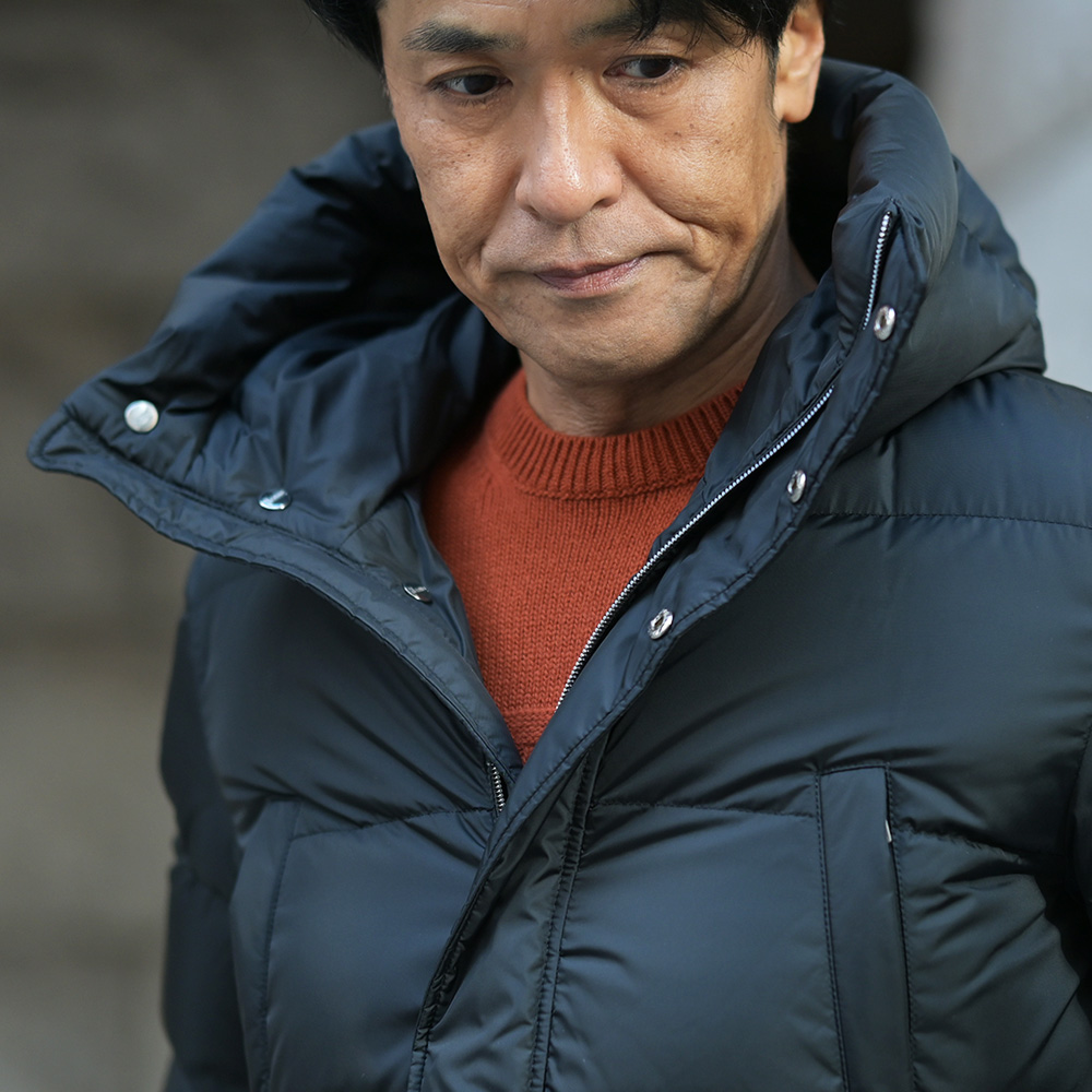 ヘルノ（HERNO）POLAR-TECH ダウンブルゾン　首元のクローズアップ画像