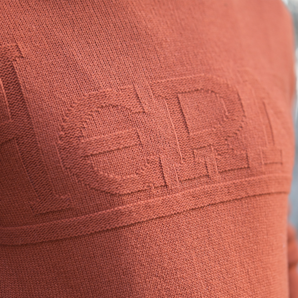 ヘルノ（HERNO）ピュアウール クルーネックニット　素材のクローズアップ画像