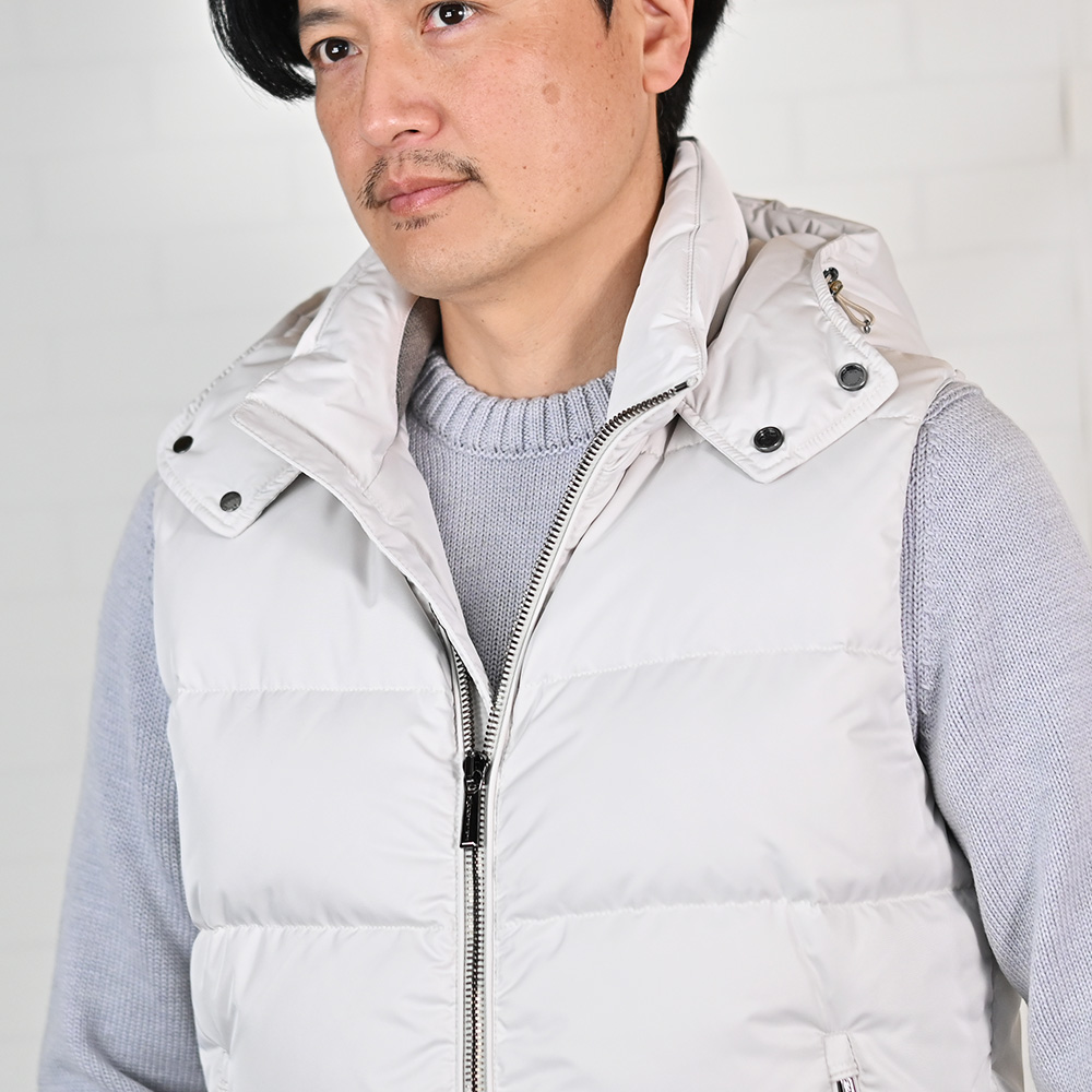 ムーレー（MooRER）フェイヤー（FIRE-WK）－ダウンベスト　首元のアップ画像