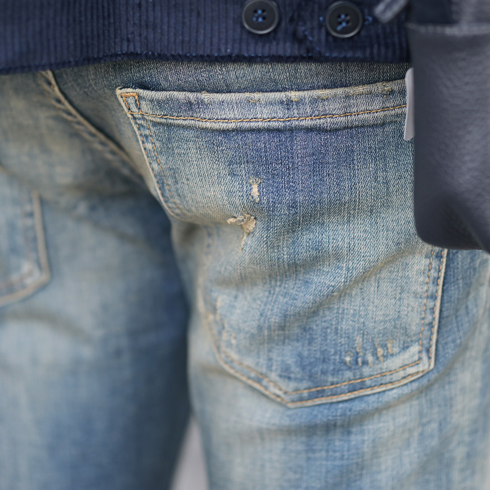 ディースクエアード（DSQUARED2）スケーター（SKATER）スリムテーパードデニム　加工部分のアップ