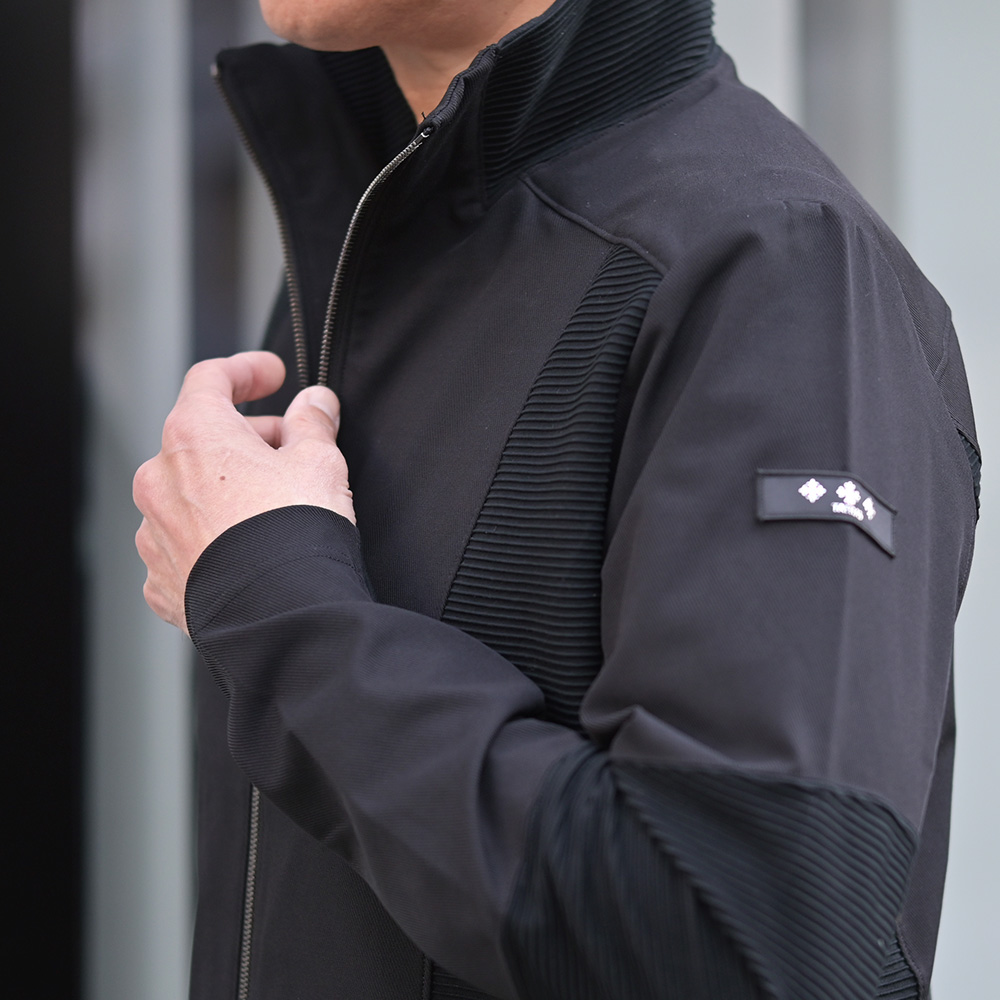 タトラス（TATRAS）SPRESE（スプレーゼ）トラックジャケット　上半身部分のクローズアップ画像