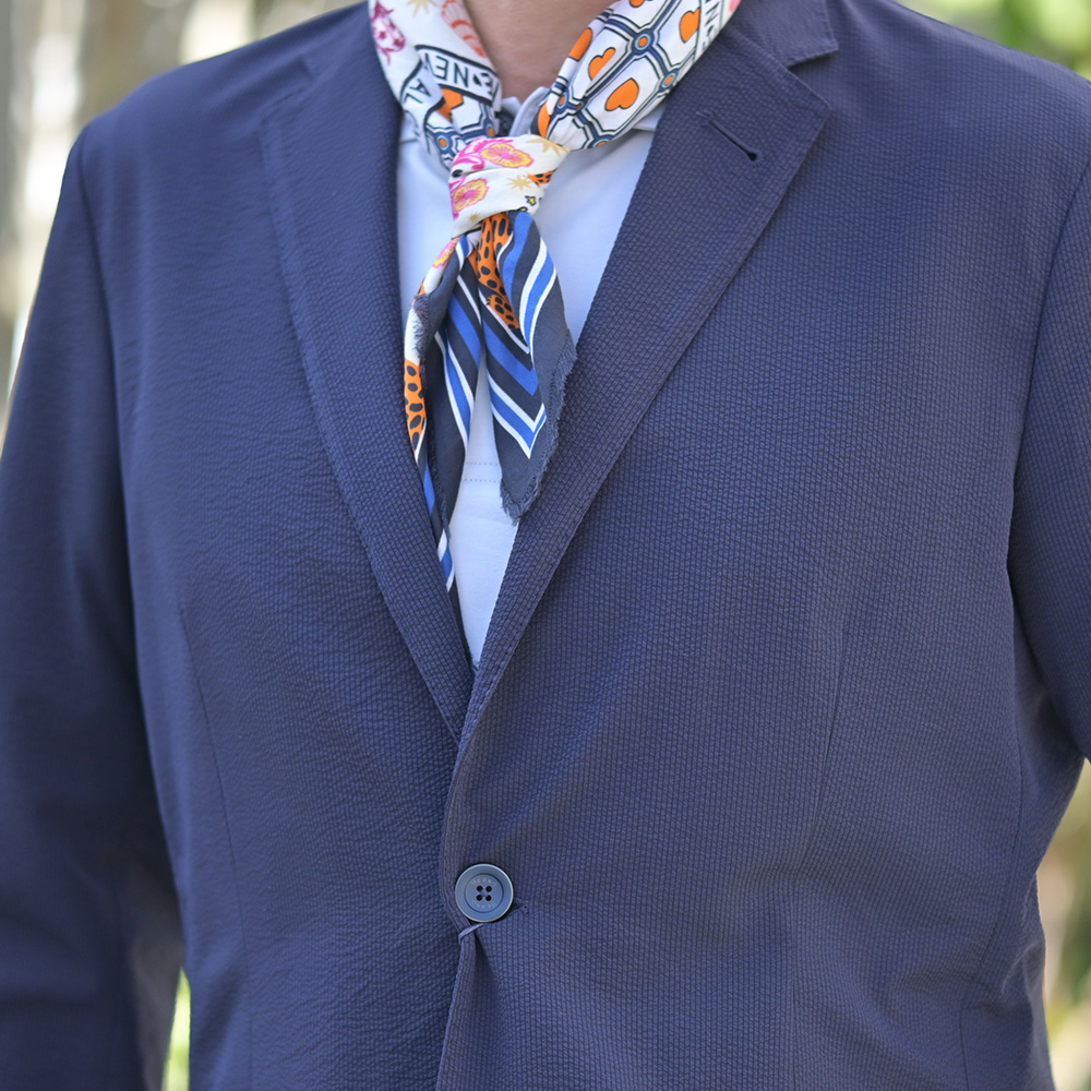 ヘルノ（HERNO）ストレッチシアサッカー ジャケット　フロント部分のアップ画像