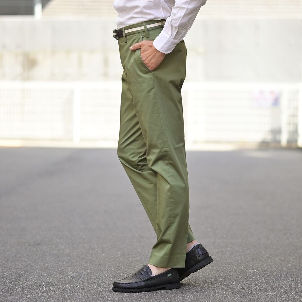 アントレアミ（ENTRE AMIS）8502モデル スリムテーパード チノスラックス　足元のアップ画像