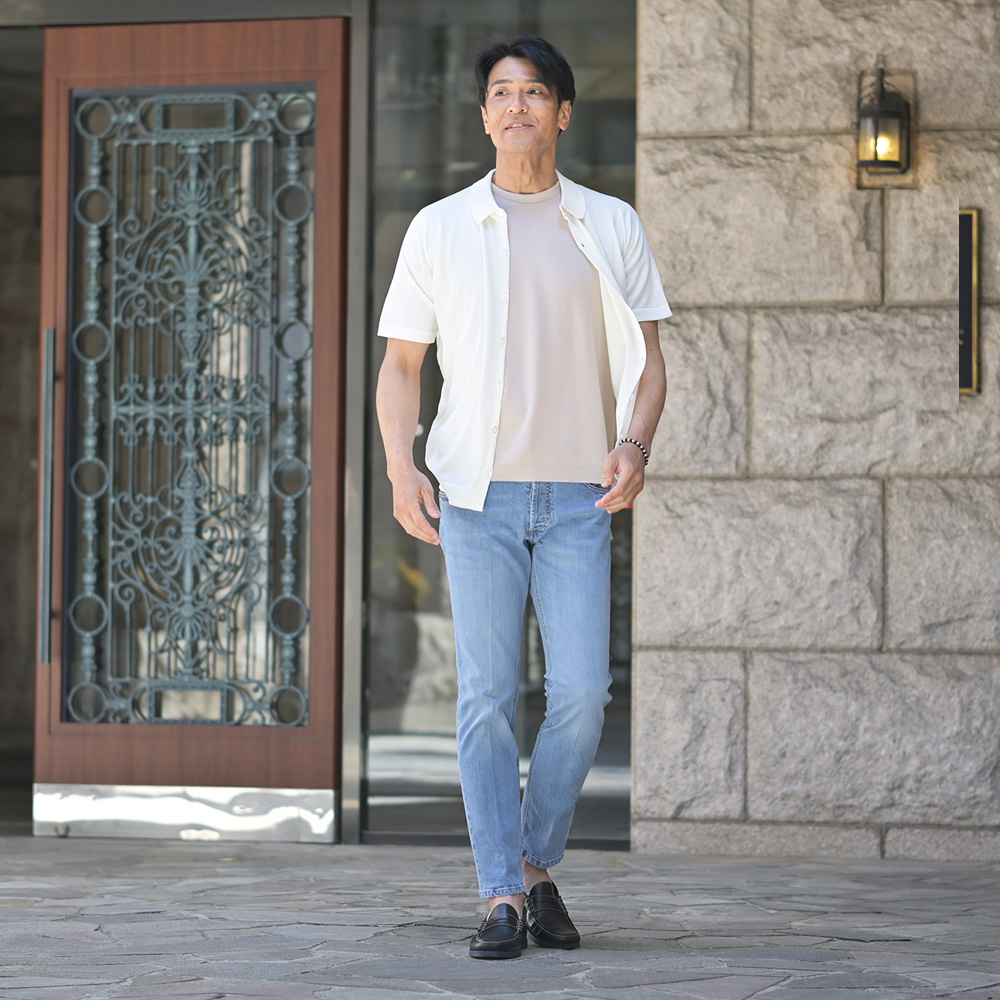 アントレアミ（ENTRE AMIS）8177モデル スリムテーパード デニムパンツを使ったコーディネート