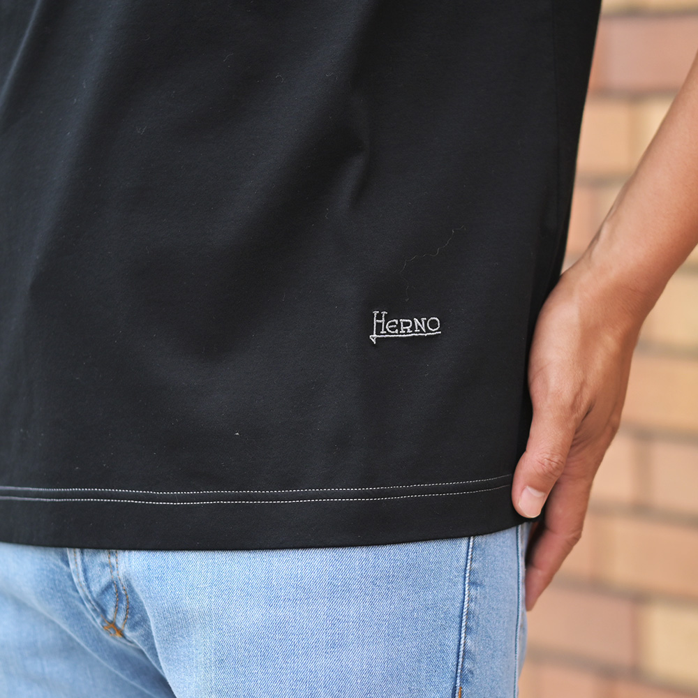 ヘルノ（HERNO）インターロックコットン 半袖Tシャツ　裾のアップ画像