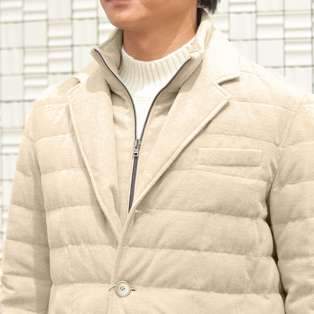 ヘルノ（HERNO）RESORT モダール＆ウール混 ジャケット型ダウン　首元の着用アップ画像
