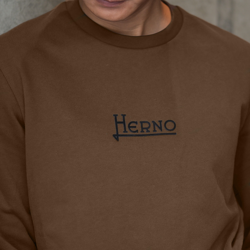 ヘルノ（HERNO）RESORT コットンスウェット 長袖トレーナー　フロント部分のアップ画像