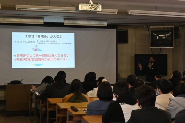 愛知県立加茂丘高等学校　スーツ・メイク講座