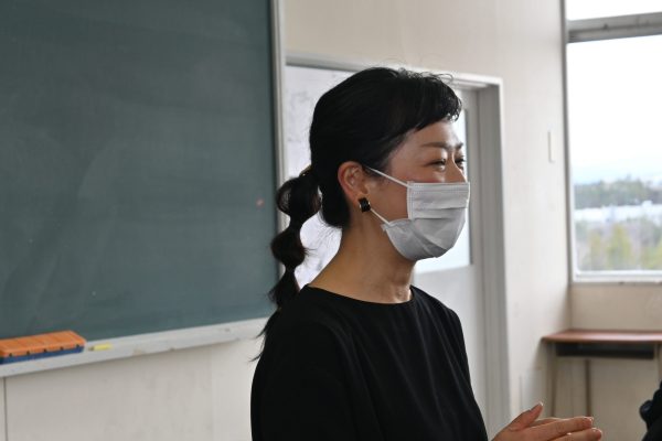 愛知県立加茂丘高等学校　スーツ・メイク講座